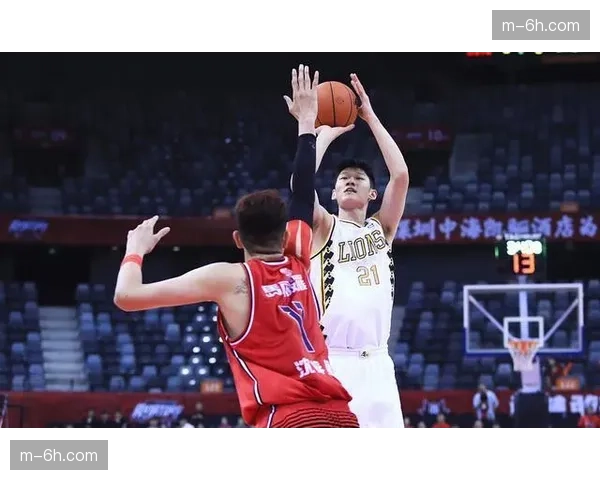 上海主场迎战深圳 内线双塔与外线火力的正面碰撞